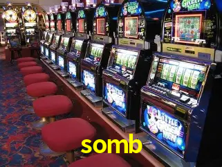Una escena digital vívida inspirada en casino con somb mostrado prominentemente, luces brillantes, fichas, cartas y acentos dorados.